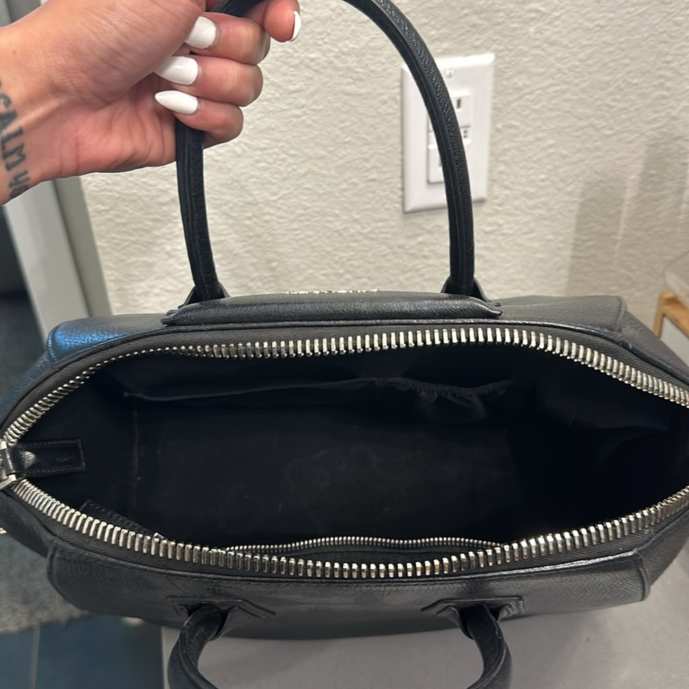 Givenchy bag - Picture 3 of 3